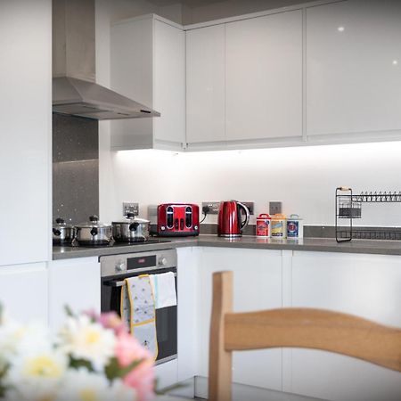Hatfield Haven - Modern 2-Bed Retreat Near Uni, Business Park & City Center, Free Parking, Big Savings On Longer Stays Exterior foto